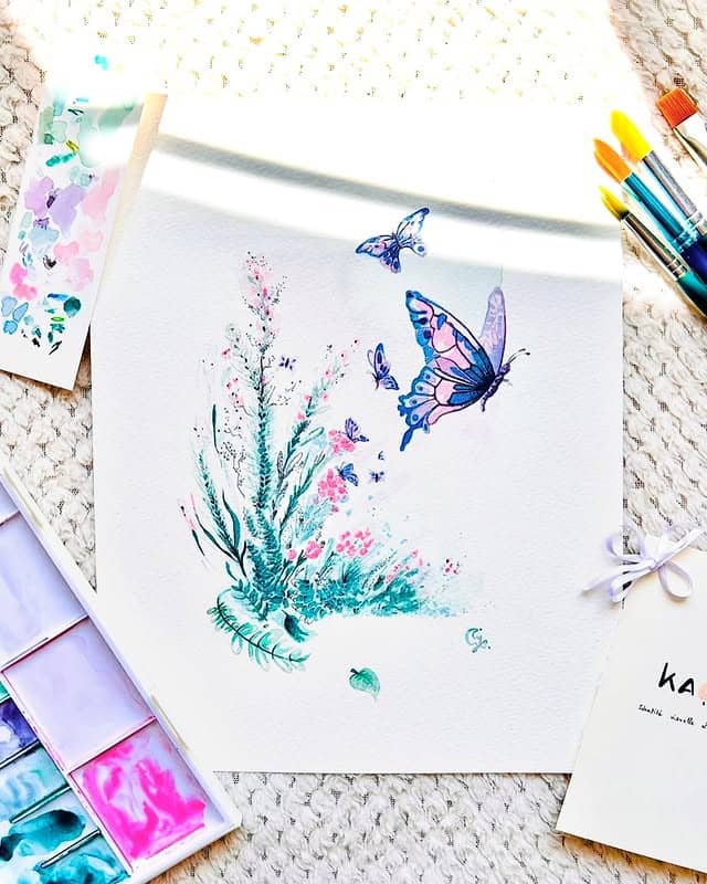 Image montrant le dessin d'une jeune femme avec une tenue bleue, esprit militaire